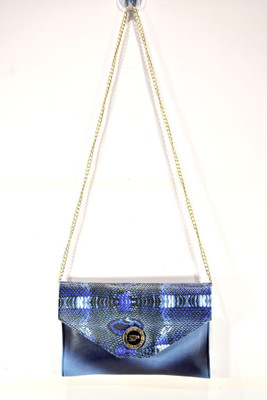 

Moochies Casual Blue Clutch