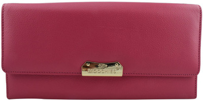 

Moochies Formal Pink Clutch