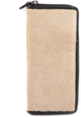 

Route Casual White Clutch