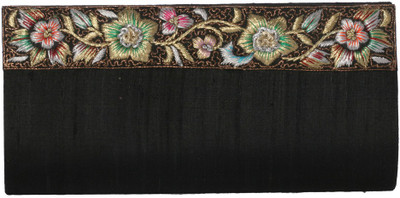 

Soulful Threads Party Black Clutch