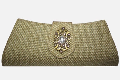 

MTE Casual White Clutch