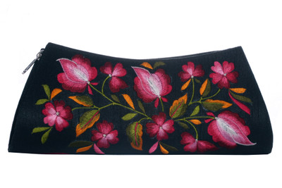 

Soulful Threads Party Black Clutch