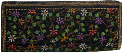 

Soulful Threads Party Black Clutch
