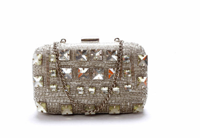 

Diwaah Party White Clutch