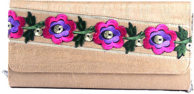 54% OFF on Favola Party Gold Clutch 54% OFF on Favola Party Gold Clutch