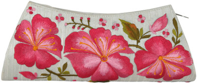 

Soulful Threads Party White Clutch