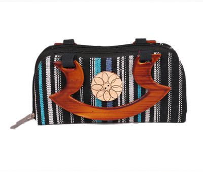 

Pitaaraa Casual Black Clutch