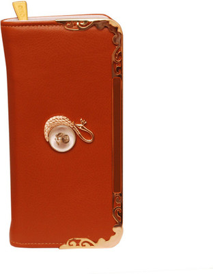 

The Trendy Casual Tan Clutch