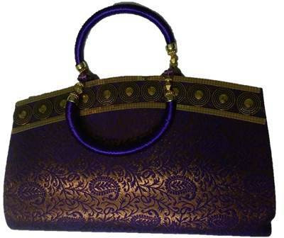 

Deet Casual Pink Clutch