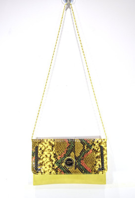 

Moochies Casual Green Clutch