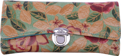 

Exotique Casual Green Clutch