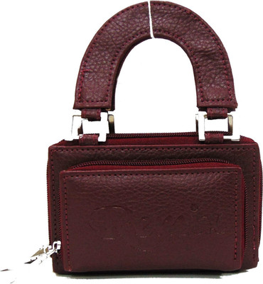 

Estoss Brown Clutch