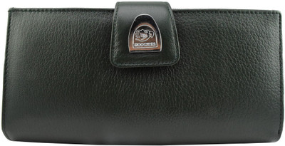 

Moochies Formal Green Clutch