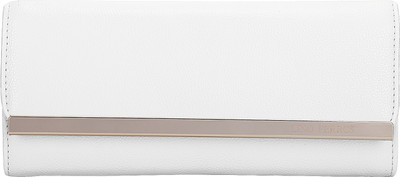 

Lino Perros Casual White Clutch