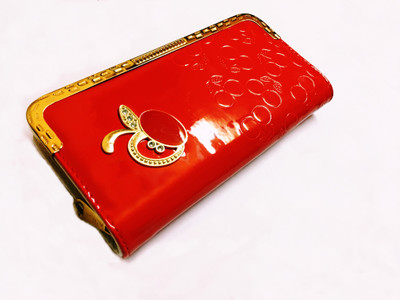 

HandyPik Party Red Clutch