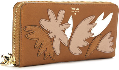 

Fossil Casual Tan Clutch