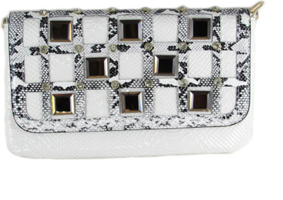

Dolls N Queens Party White Clutch