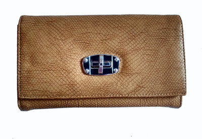

Fiable Casual Beige Clutch