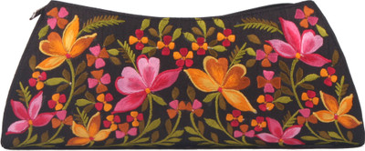 

Soulful Threads Party Black Clutch
