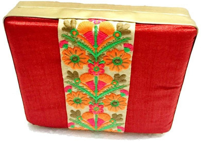 

Craftbazaar Party Red Clutch