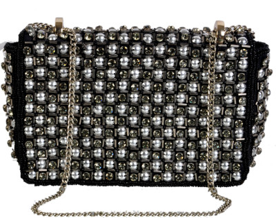 

Diwaah Party Black Clutch