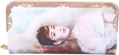 

UC Party White Clutch
