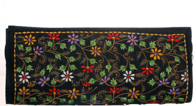 

Soulful Threads Party Black Clutch