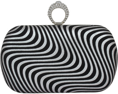 

PamperVille Party Silver Clutch