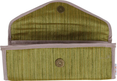 

Raaa Casual Green Clutch