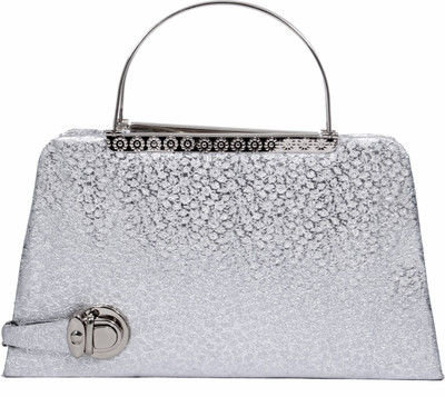 

Zasmina Party Silver Clutch