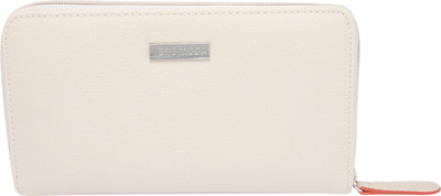 

Vero Moda Casual White Clutch