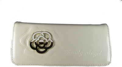 

Prashi Party White Clutch