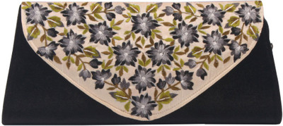 

Soulful Threads Party Black Clutch