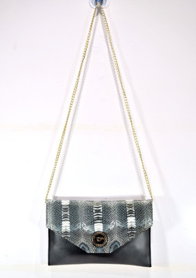 

Moochies Casual Black Clutch