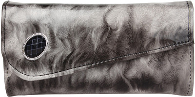 

Evelyn Grey, Black Clutch, Black;grey