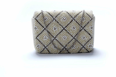 

Diwaah Party White Clutch