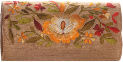 

Soulful Threads Party Beige Clutch