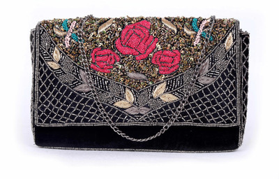 

Diwaah Party Black Clutch