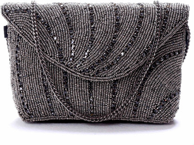

Diwaah Party Black Clutch