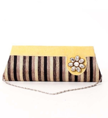 72% OFF on Favola Casual Brown Clutch 72% OFF on Favola Casual Brown Clutch