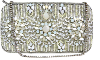 

Kawaii Casual White Clutch