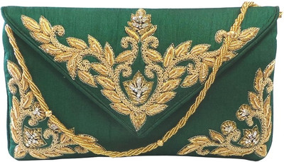 

Bhamini Party Green Clutch
