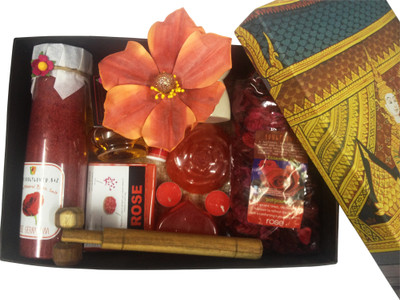 

Soulflower Romantic Rose Wedding Hamper(Set of 12)