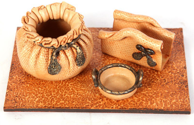 

JaipurCrafts Tukins 1 Compartments Papier-Mache Pen Stand(Brown)