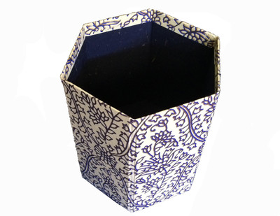 

Creates & Designs 1 Compartments Handcrafted Collapsible Hexagonal Waste Paper Bin Eco-Friendly(White)