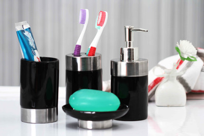 

Chrome Bathroom Set