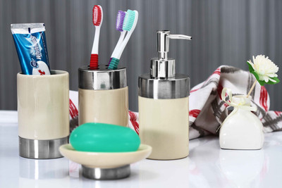 

Chrome Bathroom Set