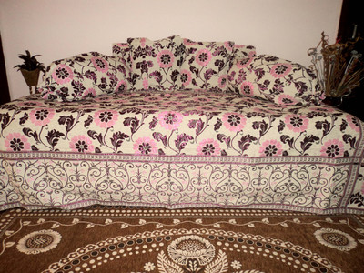 

Amita Home Furnishing Polycotton Floral Diwan Set