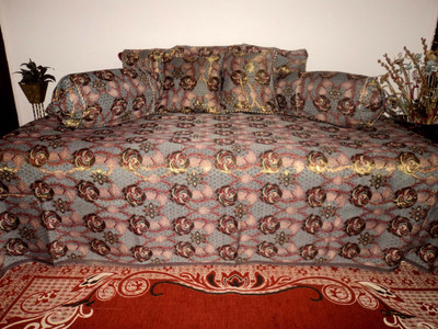 

Design Willa Silk Floral Diwan Set