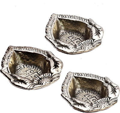 

Aapno Rajasthan Cast Iron (Pack of 3) Table Diya Set(Height: 0.78 inch)